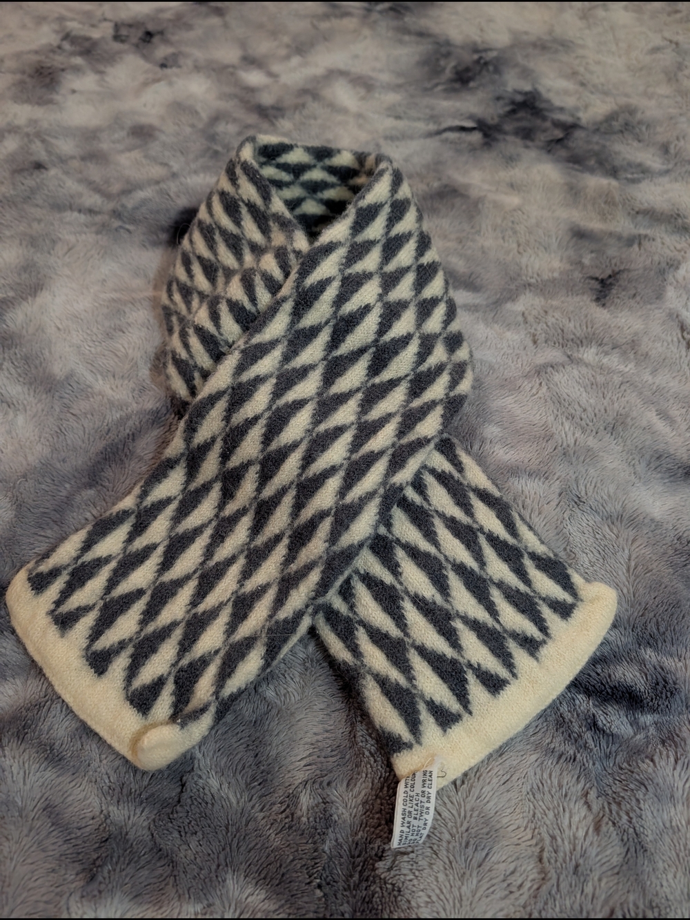 Patterned Wool Scarf - Black & Cream